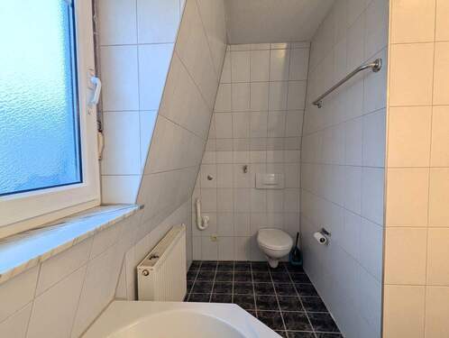 Badezimmer mit Waschmaschinenanschluss - 