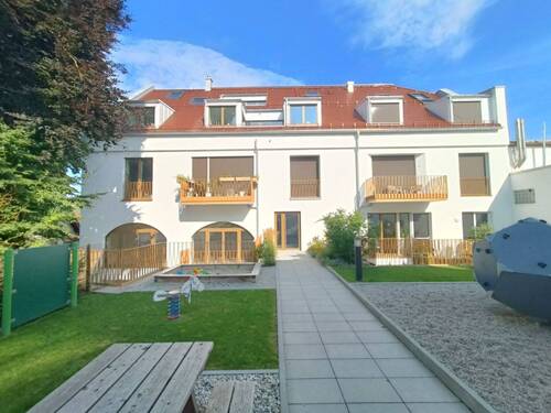 Rückansicht/ Innenhof - 