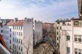 Ausblick von der Terrasse in Richtung Rathaus Schöneberg - 