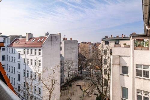 Ausblick von der Terrasse in Richtung Rathaus Schöneberg - 