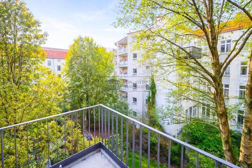 Ruhiger Balkon zum Innenhof - 