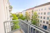 Feierabend genießen - Familienglück am Boxhagener Platz - Stilvolle 4-Zimmer-Altbau mit zwei Balkonen