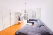Gemütliches Wohnzimmer - 5 Zimmer Etagenwohnung zum Kaufen in Berlin