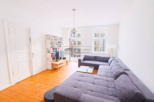Gemütliches Wohnzimmer - 5 Zimmer Etagenwohnung zum Kaufen in Berlin