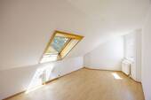 Schlafzimmer - 3 Zimmer Etagenwohnung zum Kaufen in Oberstenfeld