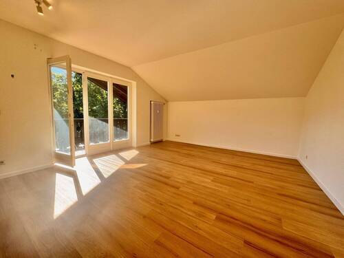 Wohnbereich mit Balkonzugang - Etagenwohnung mit 85,00 m² in Rottach-Egern / Egern zum Kaufen