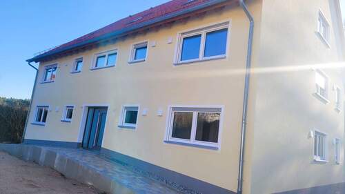 Hauseingang - 3 Zimmer Etagenwohnung zur Miete in Büchenbach