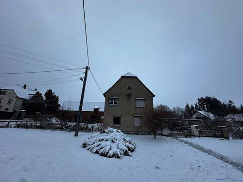 Vorderansicht.jpeg - +++ Sanierungsbedürftiges Einfamilienhaus mit schönem Grundstück +++