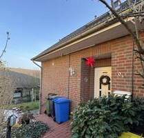 Doppelhaushälfte abseits der Strasse mitten in Giesen