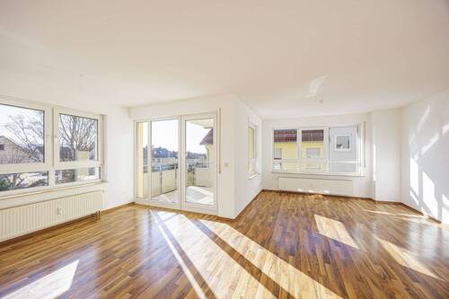 Wohn- und Esszimmer - 4 Zimmer Etagenwohnung zum Kaufen in Winnenden