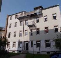 Kompakte Hinterhaus DG 2,5-Zimmer mit Einbauküche, Laminat und Wanne in uninaher Lage! - Chemnitz Zentrum