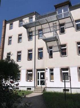 Hausansicht - 3 Zimmer Etagenwohnung zur Miete in Chemnitz