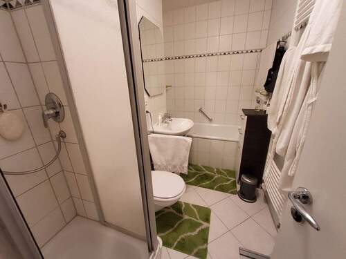 Bad.jpg - 2 Zimmer Etagenwohnung in Geretsried