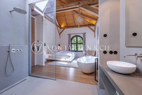 Schlafzimmer mit Bad en Suite - ELBBLICK UND DENKMALGESCHÜTZTE ARCHITEKTUR - STILVOLL VEREINT