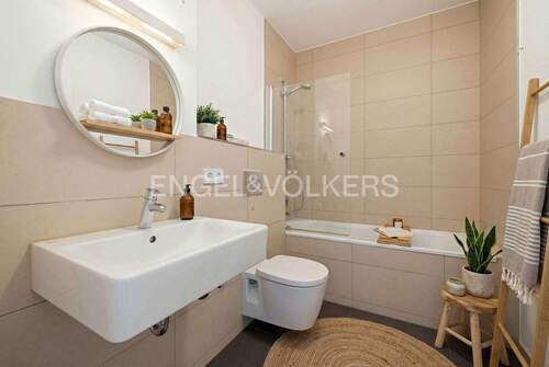 Wannenbad digital möbliert - 