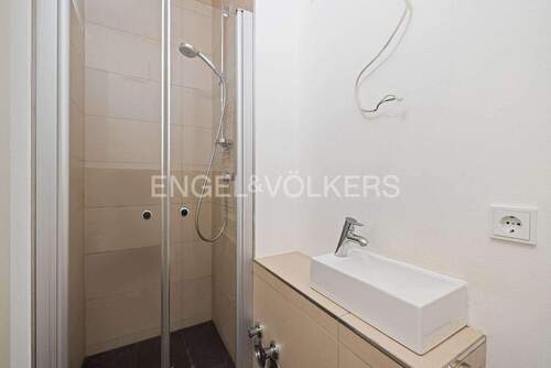 Gäste WC mit Dusche - 