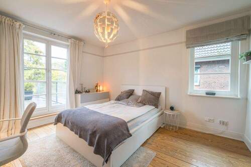 Obergeschoss: Kinderzimmer mit Zugang zur Dachterrasse - 