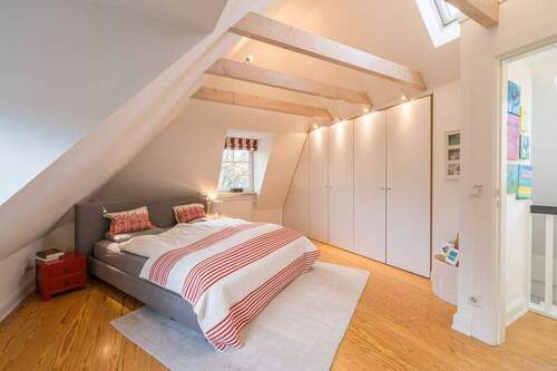 Dachgeschoss-Traum mit freiliegenden Balken - 