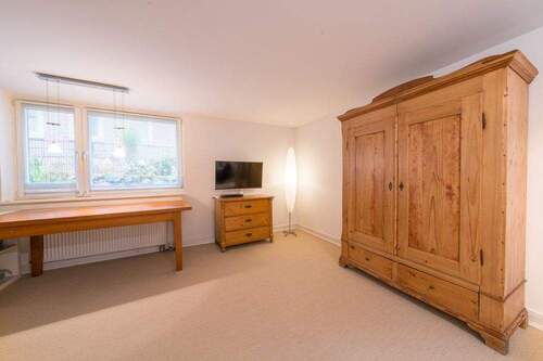 Helles Arbeits- oder Gästezimmer im Souterrain - 