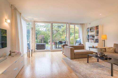 Helles Wohnzimmer mit Gartenzugang - Mehrfamilienhaus, Wohnhaus mit 203,50 m² in Hamburg zum Kaufen