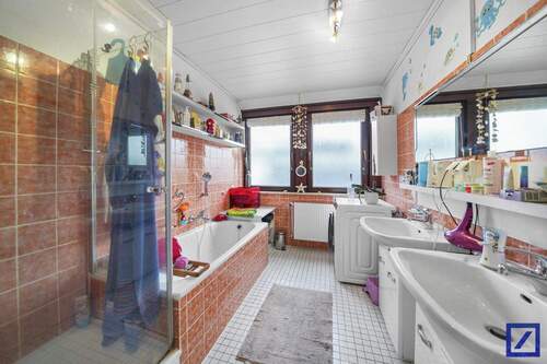 Vollbad mit Dusche - 