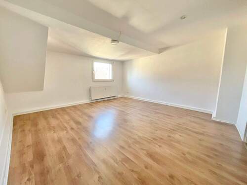 Wohnzimmer - Ruhige 2-Zimmer-Dachgeschoss-Wohnung