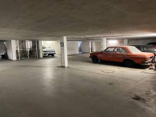 Tiefgaragenstellplatz - 