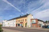 Straßenansicht (1) - Vollvermietetes MFH mit 5 Einheiten und Ertragsreicher JNKM