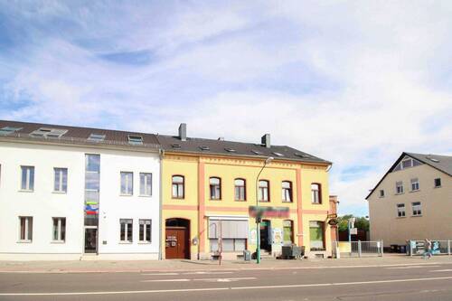 Straßenansicht - 1 Zimmer Mehrfamilienhaus, Wohnhaus in Schönebeck