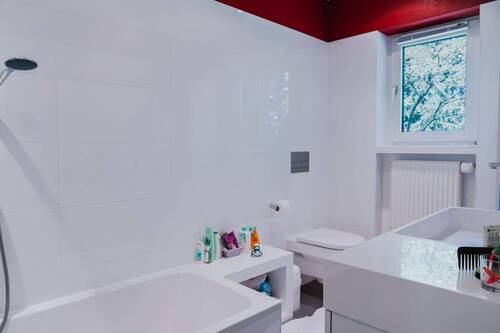 Badezimmer - Mehrfamilienhaus, Wohnhaus mit 99,00 m&sup2; in München zum Kaufen