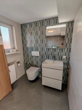 Bad Waschtisch und WC - 2 Zimmer Etagenwohnung zur Miete in Lautertal (Odenwald)