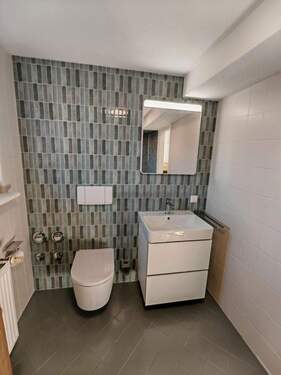 Bad Waschtisch und WC - 2 Zimmer Etagenwohnung in Lautertal (Odenwald)