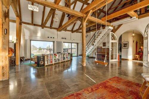 Deckenhöhe ca. 9 Meter im Hauptraum - 