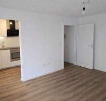 Helle 2-Zimmer-Wohnung mit großem Balkon, Küche, Privatparkplatz - Neunkirchen am Sand