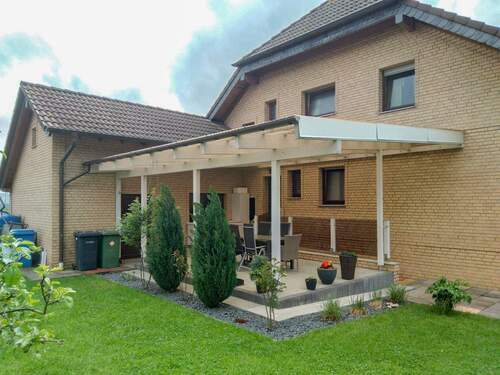 Rückansicht - 8 Zimmer Einfamilienhaus in Straßenhaus