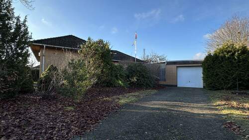  Auffahrt und Garage - 4 Zimmer Bungalow zum Kaufen in Unterlüß