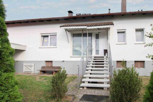 Außenansicht (2) - 6 Zimmer Mehrfamilienhaus, Wohnhaus in Hirschaid