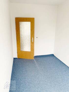 Kinderzimmer mit Blick Richtung Flurbereich - 