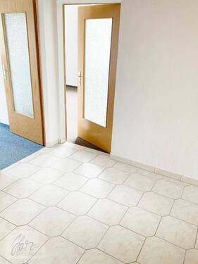 Flurbereich mit Blick Richtung Kinderzimmer und Wohnzimmer - 