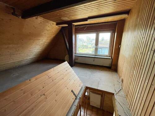 Zimmer im Dachgeschoss - 