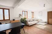 WB10_Wohnzimmer 3.JPG - Ehemaliges Bauernhaus als Einfamilienhaus in beliebter Wohnlage