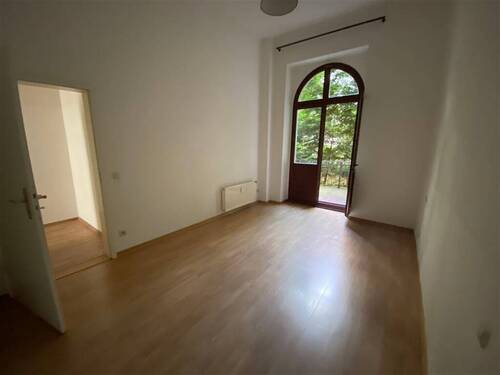 sep. Schlafzimmer hofseitig mit Terrassenzugang - 