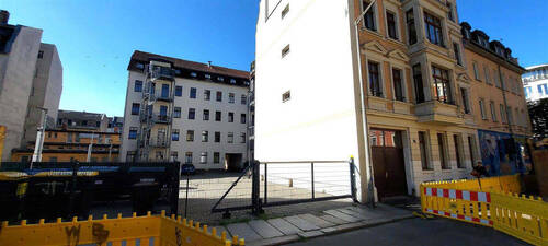 Ansicht Vorderhaus-Innenhof-Hinterhaus - 2 Zimmer Etagenwohnung zum Kaufen in Leipzig-Anger-Crottendorf