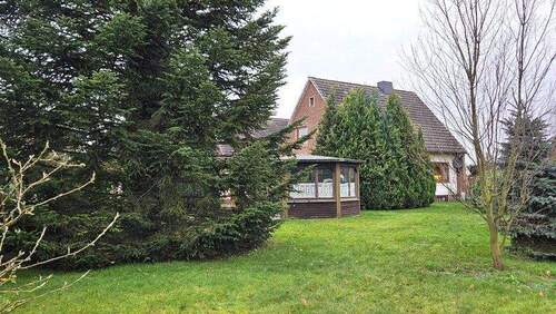 Ansicht auf Haus u. Garten - Wunderbares 6-Zimmer-Haus für Ihre Familie! Geräumiges EFH mit großem Grundstück - 0 % Käuferprovision!