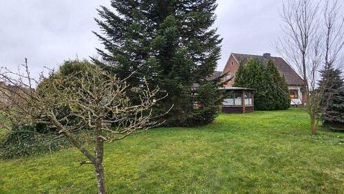 Gartenansicht auf das Haus - 