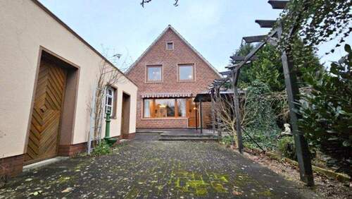 Haus und Nebengebäude - Einfamilienhaus mit 125,00 m&sup2; in Delmenhorst zum Kaufen