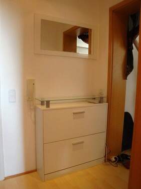 Diele - Schuhschrank & Spiegel - 1 Zimmer Etagenwohnung zur Miete in Gelsenkirchen