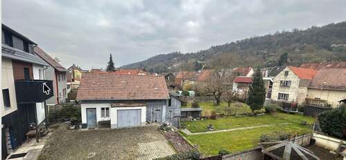 Baugrundstück beginnt ab Schopf-Garage und verläu - 