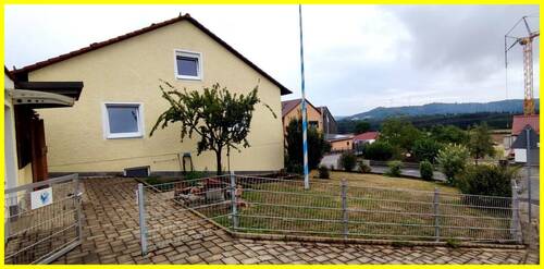 Außenansicht - Giebelseite! - 7 Zimmer Mehrfamilienhaus, Wohnhaus in Sengenthal