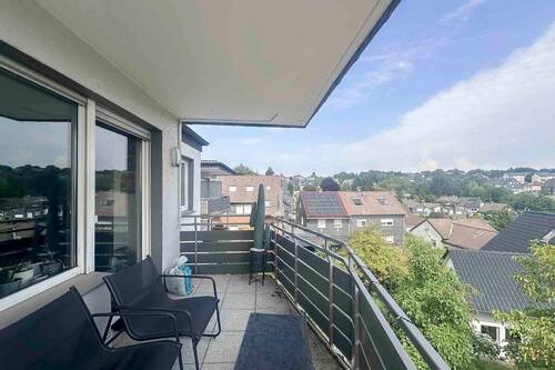 Balkon - Zum Wohlfühlen: Helle, freundliche 3-Zi.-Wohnung mit 2 Balkonen und herrlicher Aussicht